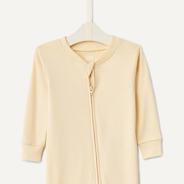 Detalle de Amazon Essentials x Sofia Grainge Damen Langärmeliges Henley-Pyjama-Set – enganliegender Baumwoll-Micro-Rippstrick