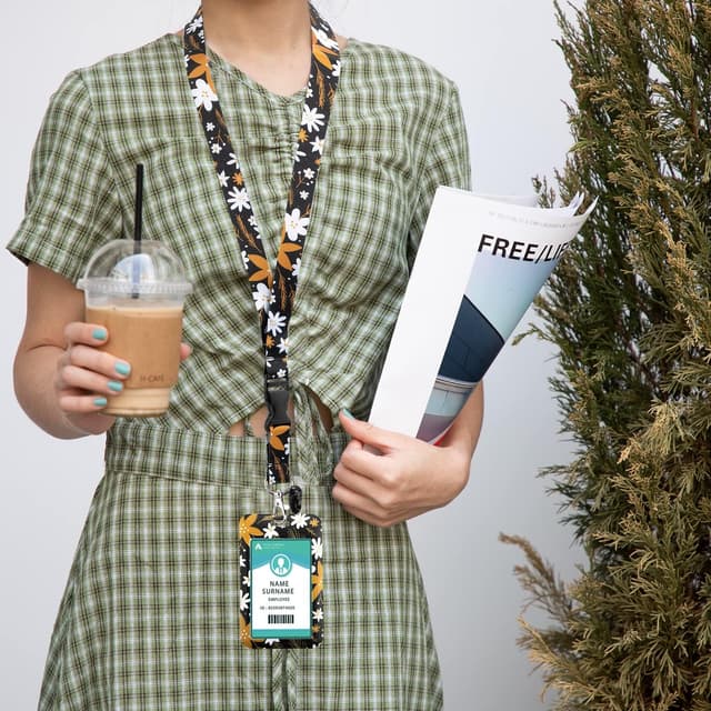 Detalle 2 de Ausweishülle mit Band und drehbarem Karabiner