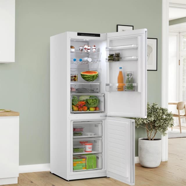 Detalle de Bosch KGN362WCF frigorífico combi NoFrost 321 L