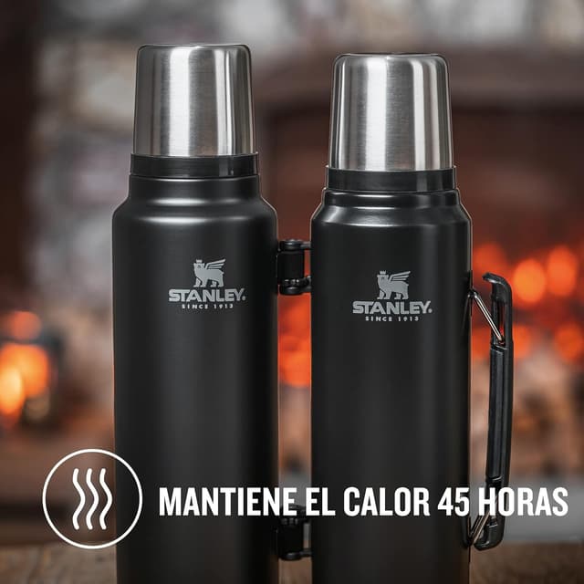 Detalle 2 de Stanley Classic Botella Térmica 1.9L - Mantiene Frío/Calor 45h🖤