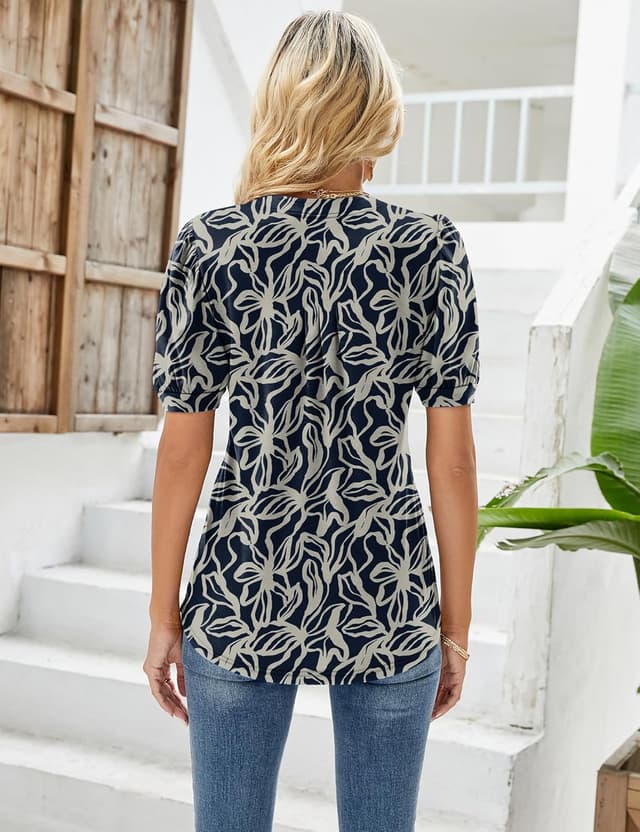 Detalle de EFFAN women’s V-neck puff sleeve pleated tunic T-shirt with floral print