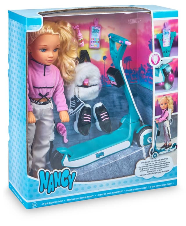 Thumbnail 3 de Nancy - Nancy un día con mi patinete