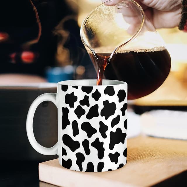 Detalle de Ceramic Mug – Cow Print, 11oz: microwaveable, dishwasher safe