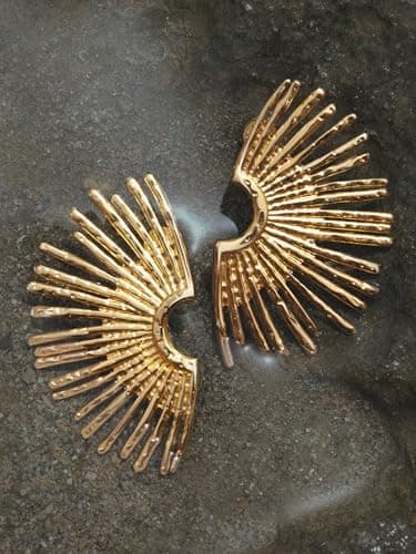 Detalle de SINGULARU Pendientes Sunbeam en acero inoxidable con baño oro de 18Kt y cierre a presión