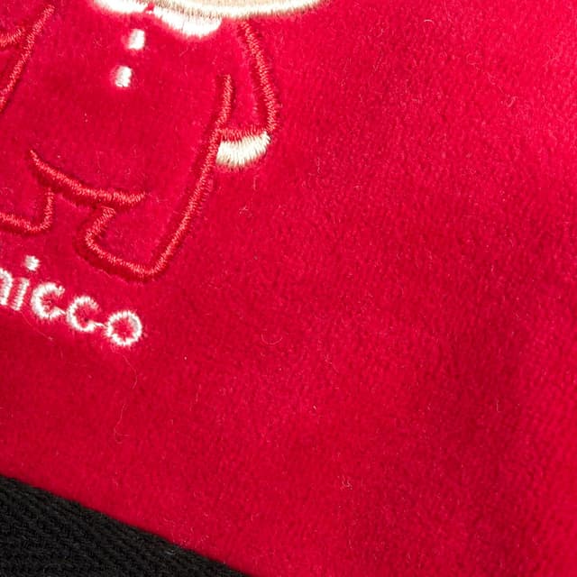 Detalle 2 de Chicco Weihnachtsoutfit für Neugeborene (Set aus Kapuzenpullover & Weihnachtshosen) aus warmem, weichem Chenille