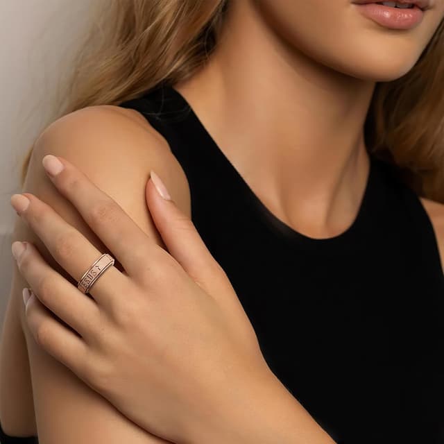 Detalle de OreilleStar Fidget Spinner Anxiety Ring for Women (Jesus Cross) — Stainless Steel Thumb Ring, Sizes 5–10