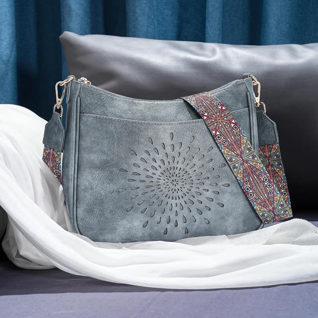 Detalle de APHISON Damen Klein-Umhängetasche Crossbody mit Sonnenblumen-Lochmuster, blau (veganes Leder)