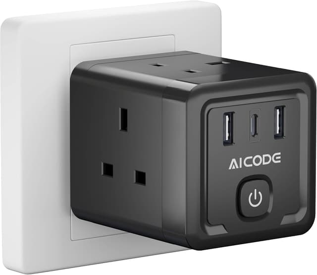 Detalle de AICODE 4-Way Multi Plug Adapter with 3 USB (USB-C + 2×USB-A) and Switch, 13A 3250W UK 3-Pin Cube Socket, Black