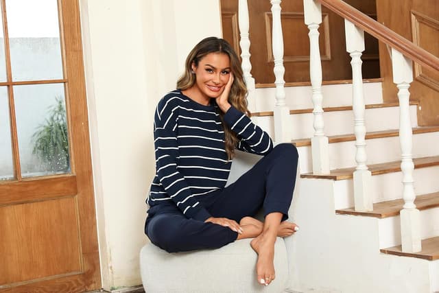 Detalle de Ensemble pyjama femme Bresdk en coton rayé, manches longues et pantalon hiver