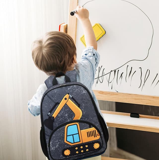 Detalle 2 de LOIDOU Kinder-Rucksack für Kindergarten & Vorschule (13L) – Daypack für Jungs mit Fußball-Design