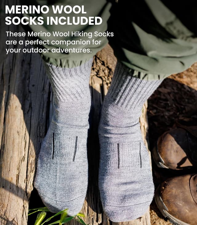Detalle 2 de Merino.tech 100% Merino Wool Women’s Short-Sleeve Base Layer T-Shirt and Hiking Socks Set