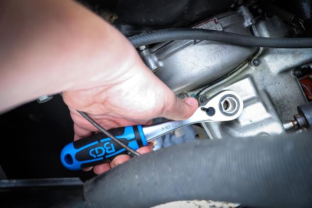 Detalle 2 de BGS 2181 Serie di bussole passanti multimpronta Gear Lock 4,5–25 mm (52 pezzi)