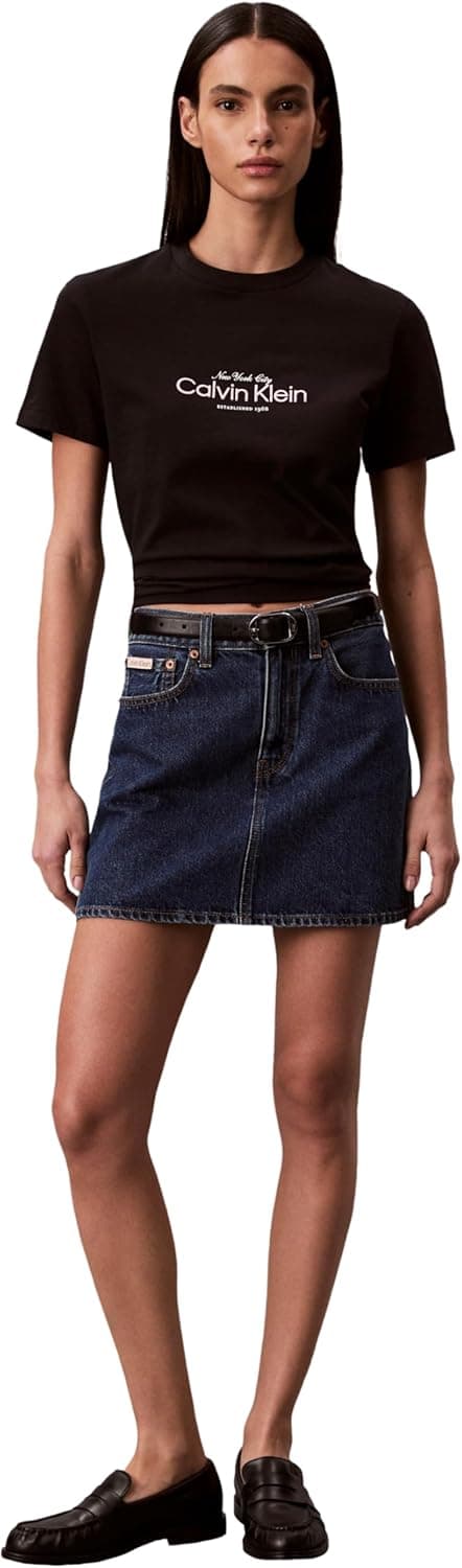 Detalle de Calvin Klein magliette grafiche da donna: stile essenziale con vibe grafica