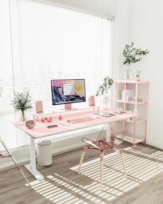Detalle 2 de YSAGi Non-Slip Waterproof Desk Pad (120 x 60 cm) – Ultra-thin pink PVC leather desk protector