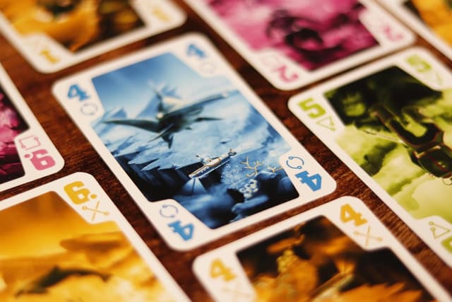 Detalle 2 de IELLO The Crew : Mission sous-Marine (version française) — jeu de plis coopératif