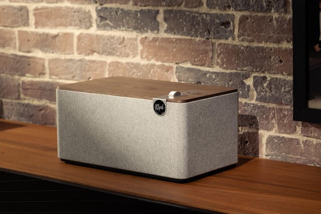 Detalle 2 de Klipsch The Three Plus Premium Bluetooth Speaker System (Walnut)