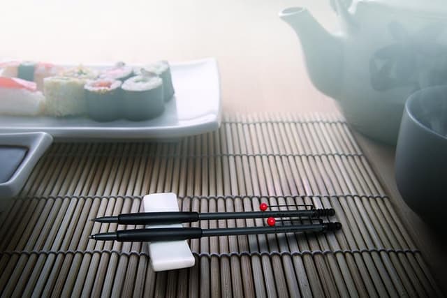 Thumbnail 2 de TOMBOW ZOOM 707 portaminas mina 0,5 mm negro-rojo