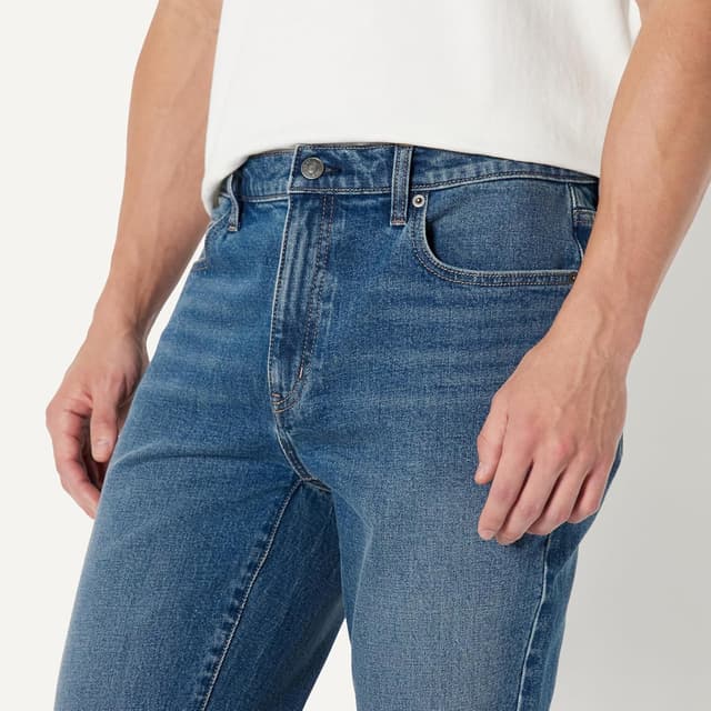 Detalle 2 de Amazon Essentials Herren Slim-Fit Bootcut-Jeans mit geringem Stretchanteil