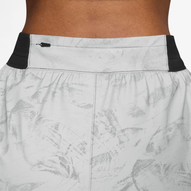 Detalle 2 de Nike Swift Pantalón corto 2 en 1