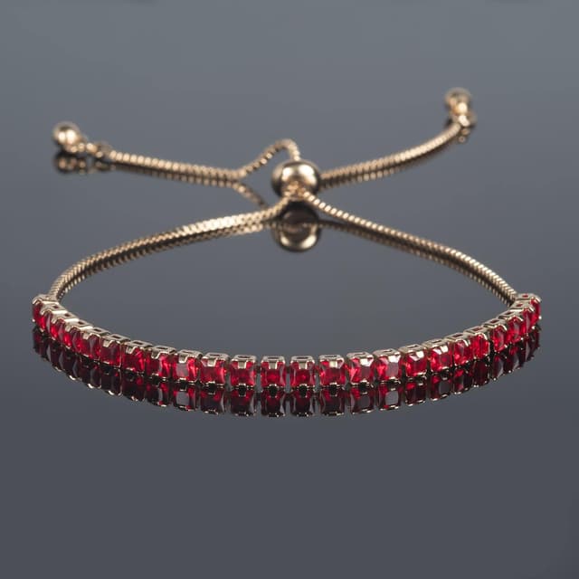 Detalle 2 de Bracelet ZAVANA rouge plaqué or ajustable avec oxydes de zirconium