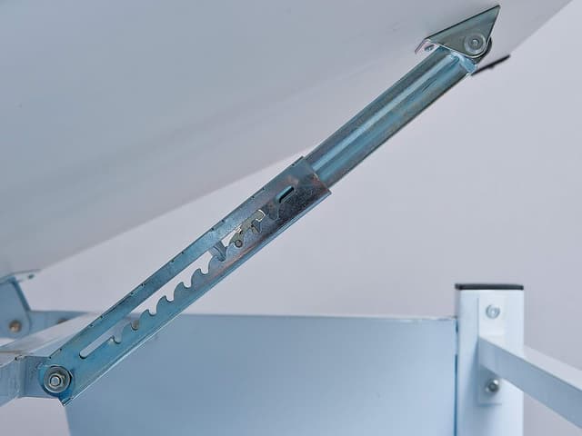 Detalle 2 de Scrivania regolabile in altezza per bambini e ragazzi Inter Link Milo, bianco con dettagli in 3 colori