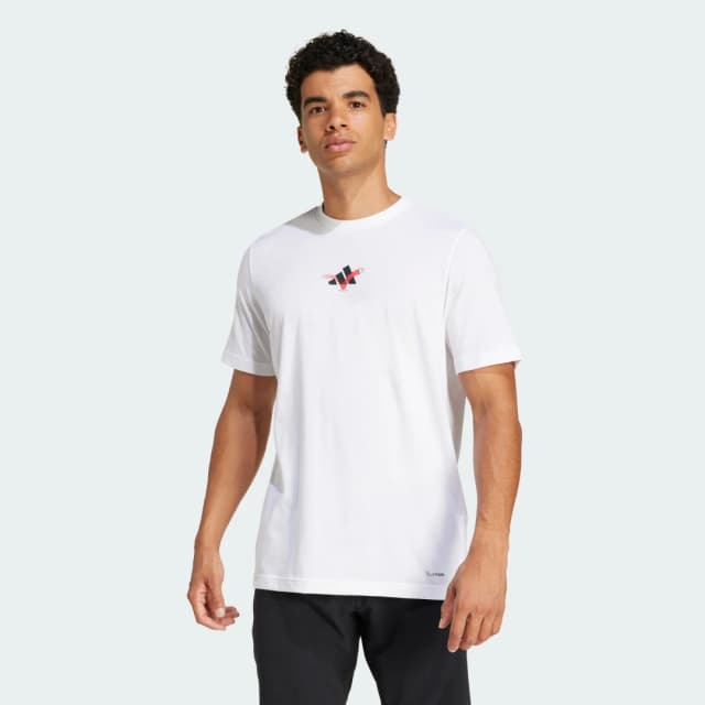 Detalle de Camiseta Adidas Tennis Happy 3 Balls Graphic en blanco