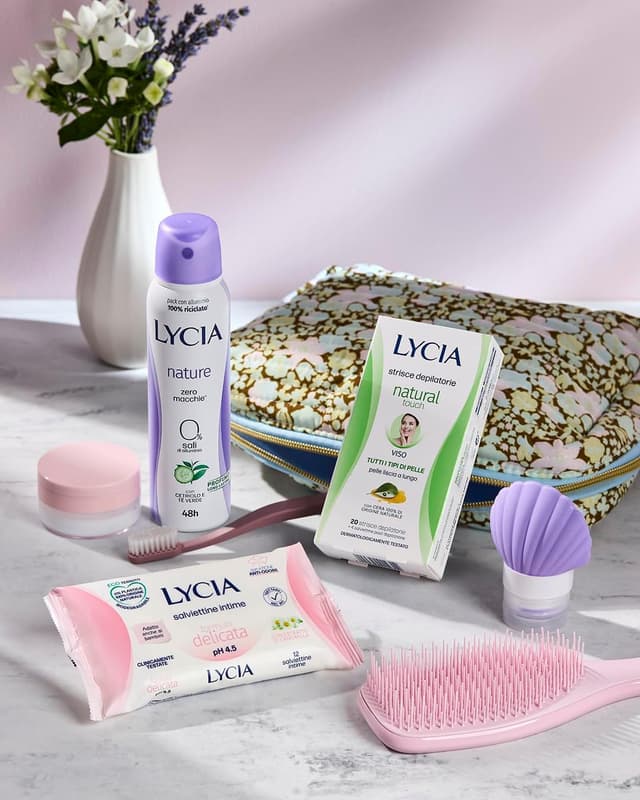 Detalle 2 de Lycia Strisce Depilatorie Viso Natural Touch con cera di origine naturale (20 strisce + 4 salviette post depilazione)