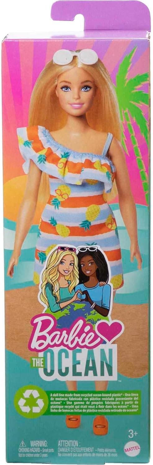 Detalle 2 de Barbie Loves the Ocean HLP92 – Barbie-Puppe mit blondem Haar, Ananas-Kleid & Sonnenbrille