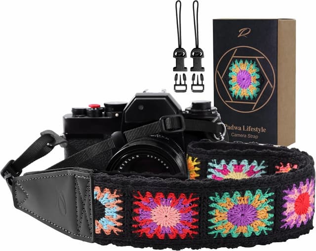 Detalle de Padwa Lifestyle Colorful Crochet Camera Strap with 2" full grain leather ends