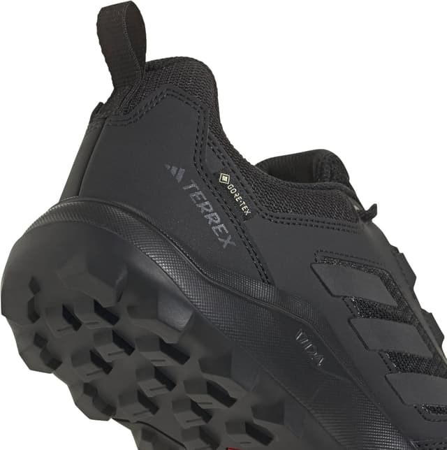 Detalle de adidas Terrex Tracerocker 2 GORE-TEX trail running shoes for men