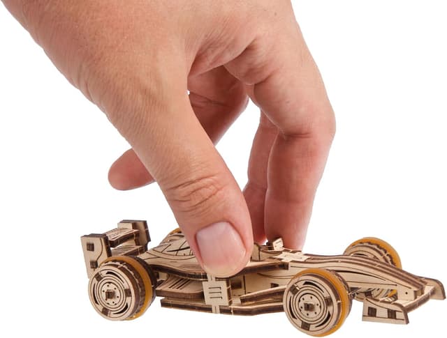 Detalle 2 de UGEARS Compact Racer : puzzle 3D en bois à construire pour adultes, kit de modèle compact