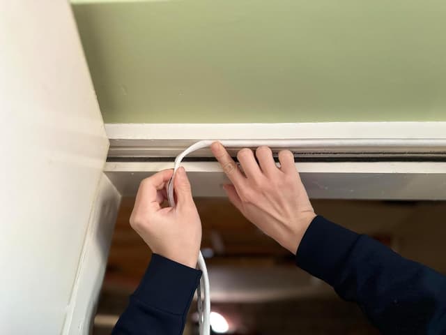 Thumbnail 6 de HNNHOME Draft Excluder Brush Seal Strip (Self-Adhesive), 5m x 9mm x 5mm, White