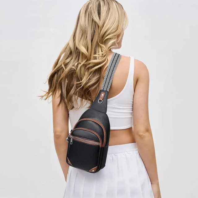 Detalle 2 de Lexiyat anti-theft crossbody sling bag with RFID card slots, lockable zip ring and reversible strap