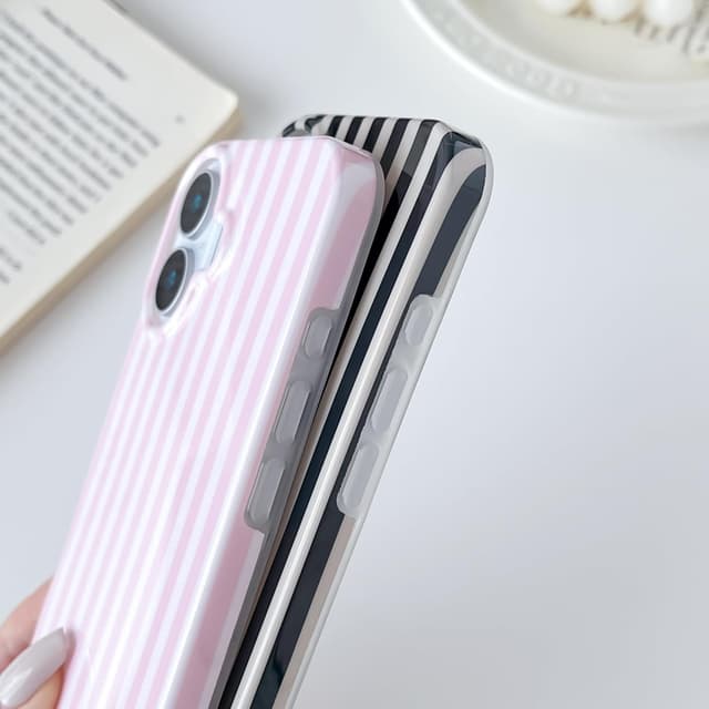 Detalle 2 de SmoBea iPhone 17 striped case in soft TPU (pink) – slim, shockproof-style cover