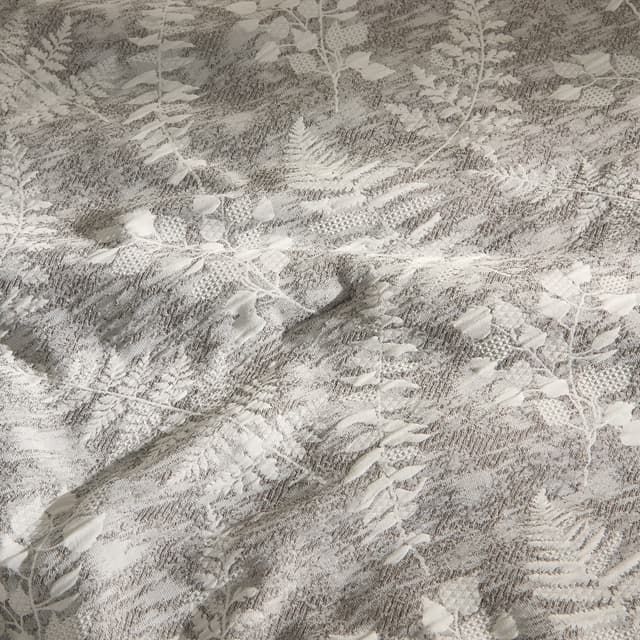 Detalle de Basics de El Corte Inglés edredón reversible Natura con funda de cojín