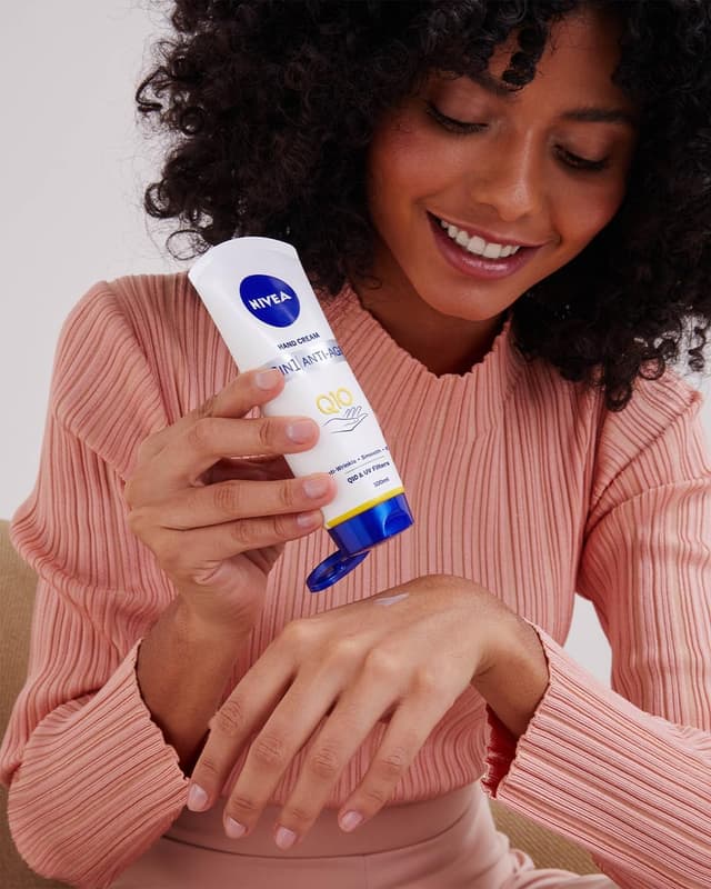 Detalle de NIVEA Crème Mains Rajeunissante anti-âge au Q10 — 100 ml