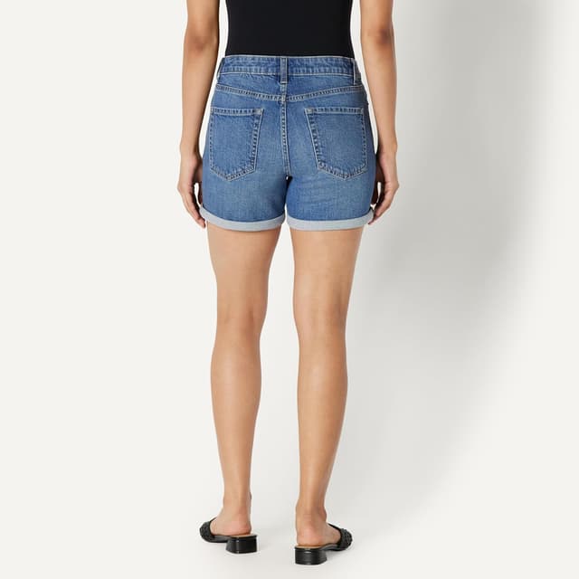 Detalle de Amazon Essentials Women’s Slim-Fit Mid-Rise 4” Denim Jean Shorts