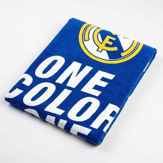 Detalle 2 de Toalla Real Madrid 90x180 diseño oficial