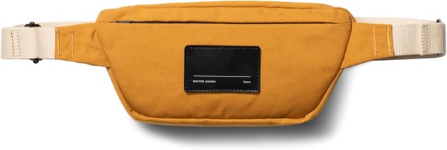 Detalle 2 de Native Union W.F.A Crossbody Pouch 1.5L – minimalist everyday carry with hidden quick-access pocket