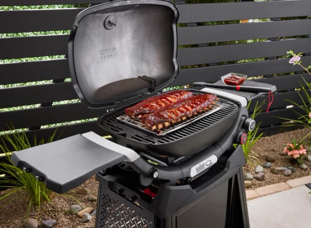 Detalle 2 de Weber Q2800N+ Gasgrill mit Untergestell – für bis zu zwölf Personen in angenehmer Arbeitshöhe
