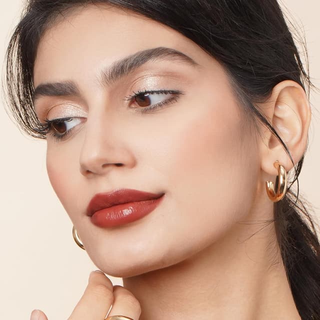 Detalle 2 de Oulac Pflegender Lippenstift Matte mit Satin Finish SG14 Blair (4 g)