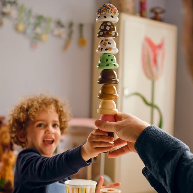 Thumbnail 6 de Melissa & Doug Eisdiele aus Holz, 28-teilig (mit Spielgeld) – Rollenspiel für Eiscreme im Laden