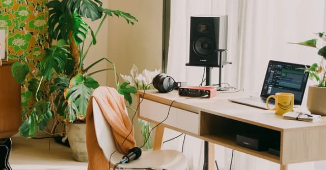 Detalle de Focusrite Scarlett4-Studio – 4‑Eingänge Audio-Interface für gleichzeitige Aufnahmen