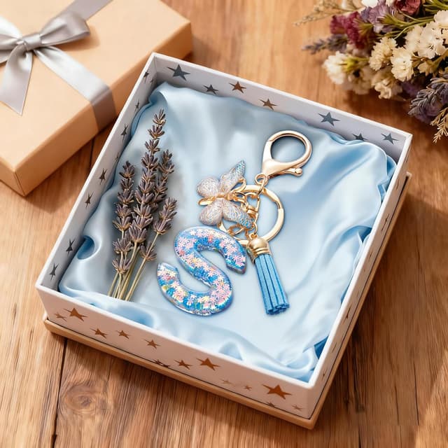 Detalle de CHUQING Schlüsselanhänger mit Anfangsbuchstaben „Mädchen“ und Schmetterling