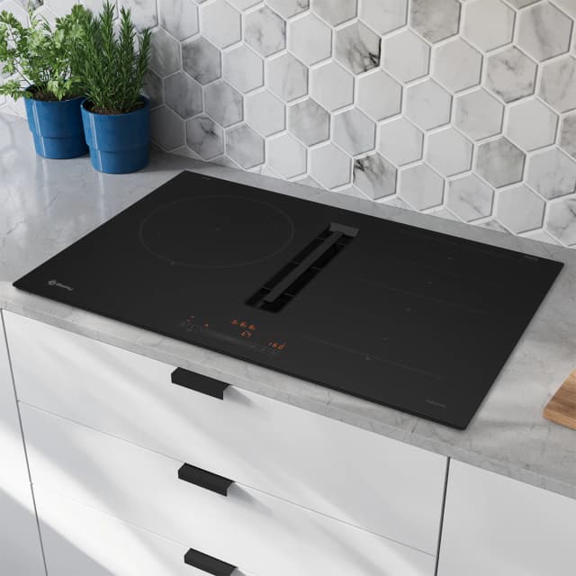 Detalle de Balay 3EBC989MH placa inducción 80 cm con extractor integrado 🍽