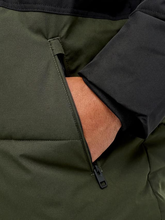 Detalle 2 de JACK & JONES Jjeowen puffer da uomo con cappuccio e chiusura imbottita