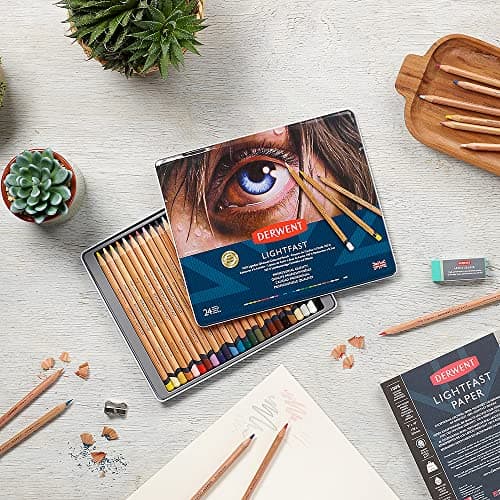 Thumbnail 6 de Derwent Lightfast 24 Lápices de Colores en Caja Metálica