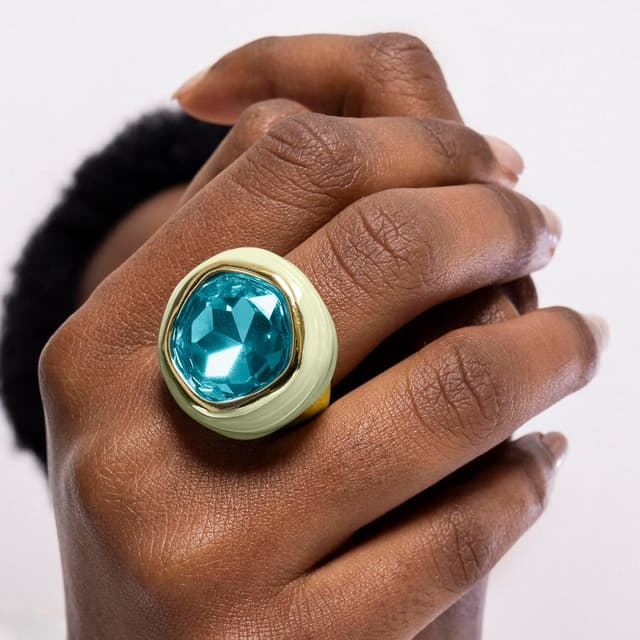 Detalle de LUXENTER Mantis Anillo grande con cristal verde