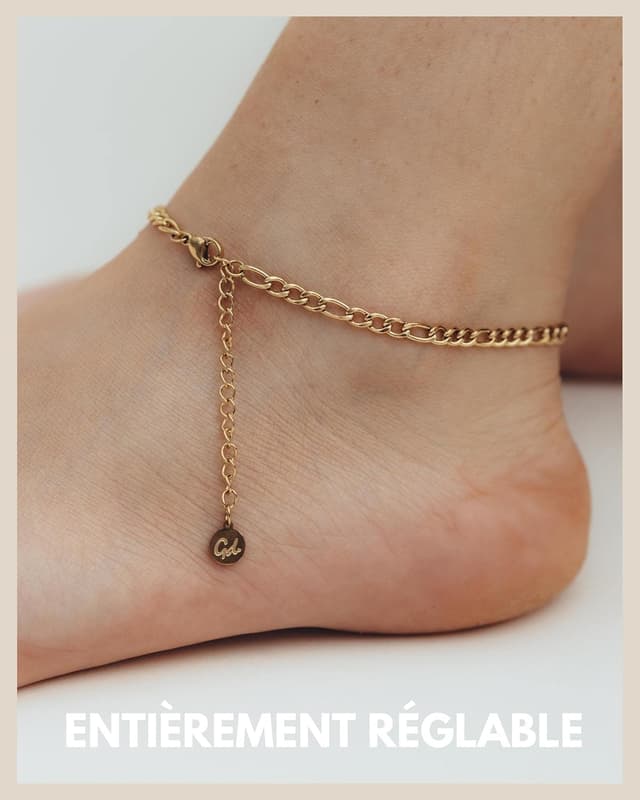Detalle 2 de GD GOOD.designs EST. 2015 Bracelet de cheville doré 18K avec lettres — chaîne réglable 22–27 cm, acier inoxydable
