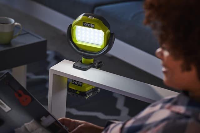 Thumbnail 3 de Ryobi RLCL18-0 torcia a LED con pinza 18V, fino a 1.000 lumen (batteria non inclusa)